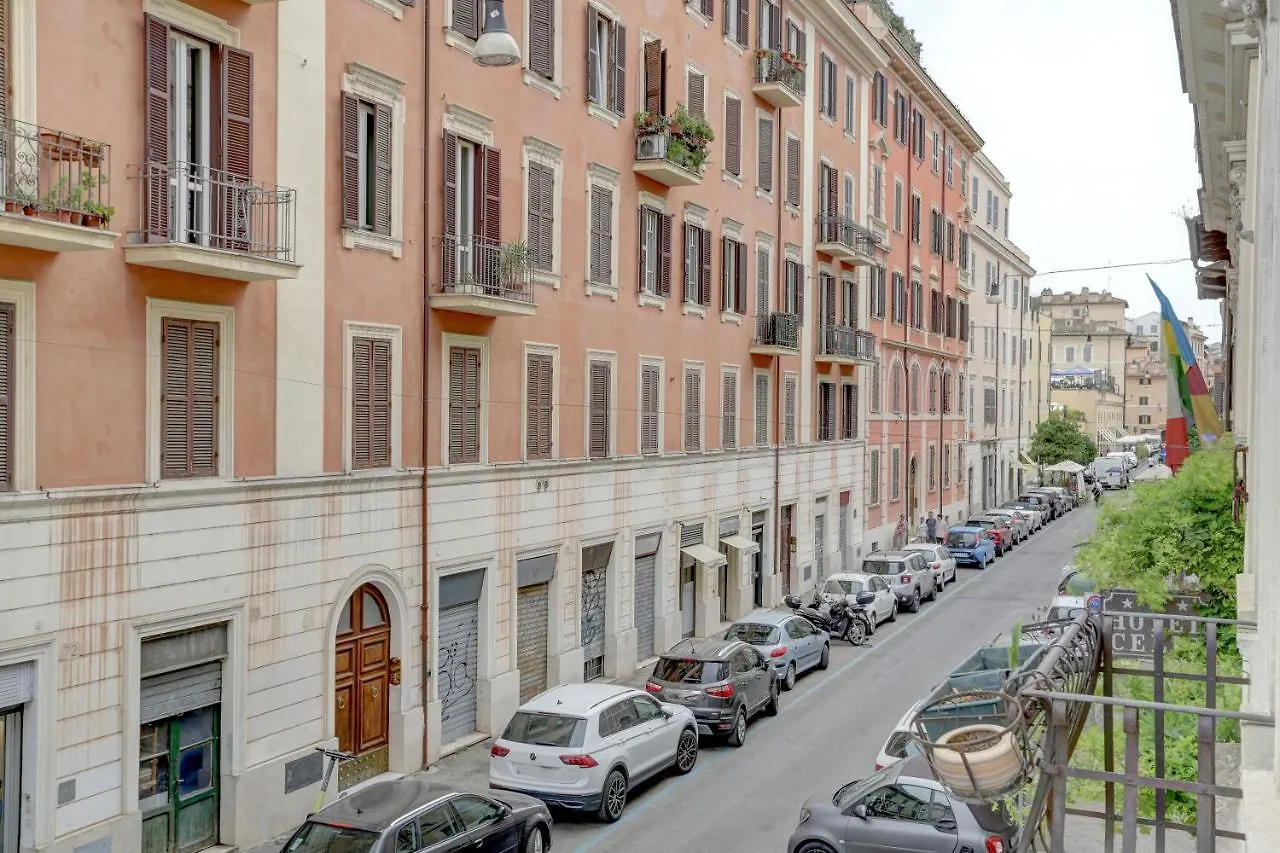 Daire 35 m2, 1 yatak odalı, 1 banyolu Daire, Colosseum ve Foro Romano bölgesinde